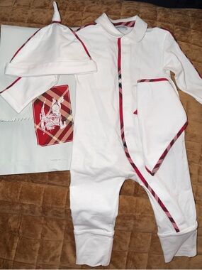 Authentic Burberry- Unisex Hamilton Three Piece Gift Set, Baby - Exclusive